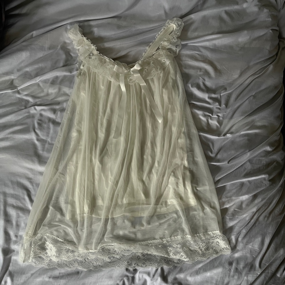 Night gown with lace